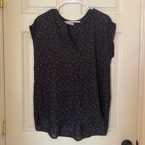 Pleione top - sleeveless with v neck and buttons. Slightly longer in back.